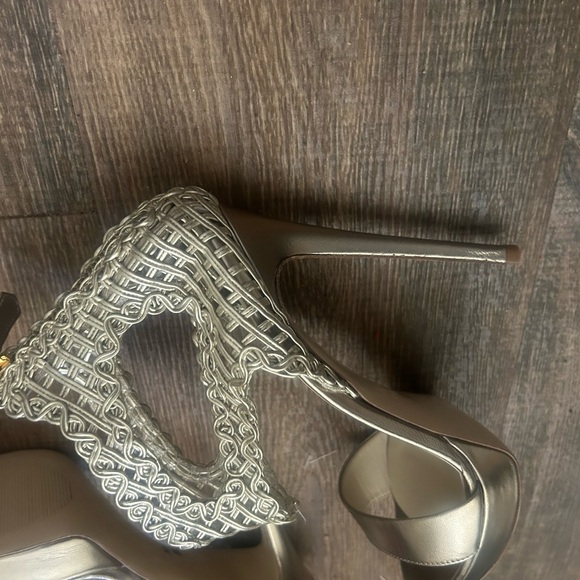 Giancarlo Paoli 9.5 NWOT ultra lux Gold with tiny silver hue stilettos - Picture 11 of 15